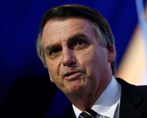 Flávio Bolsonaro diz ter sido escolhido pelo pai para ser o seu candidato