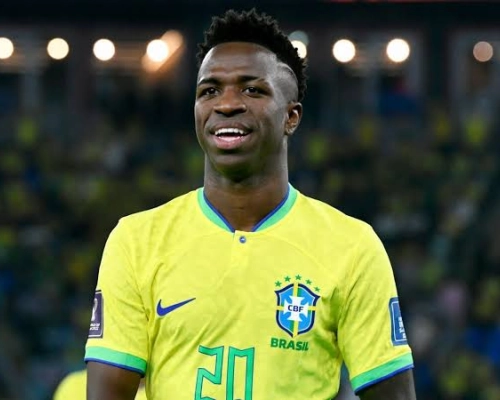 Vini Jr se apresenta na segunda em meio a cabo de guerra com o Real